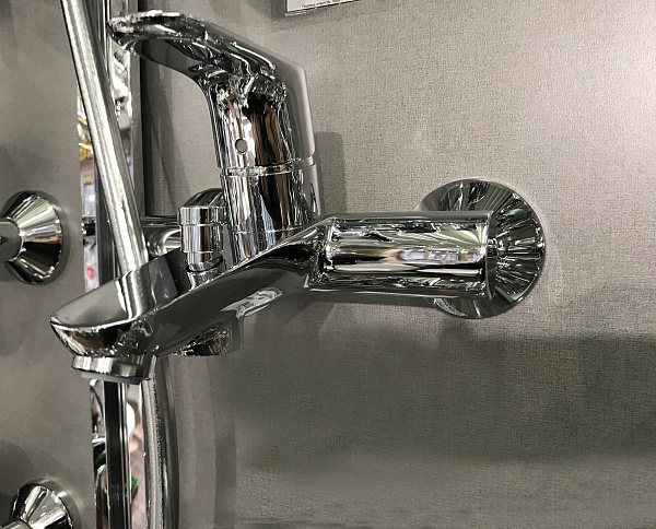 Смеситель для ванны с душем Hansgrohe Focus E2 31940000
